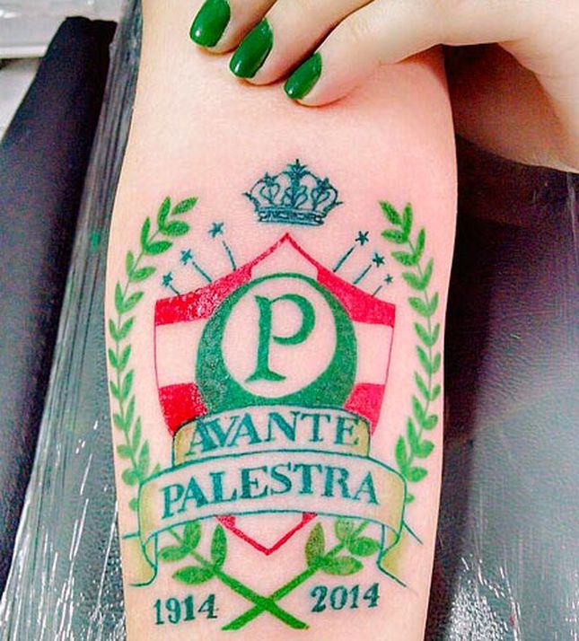 tatuagem palmeiras no braco